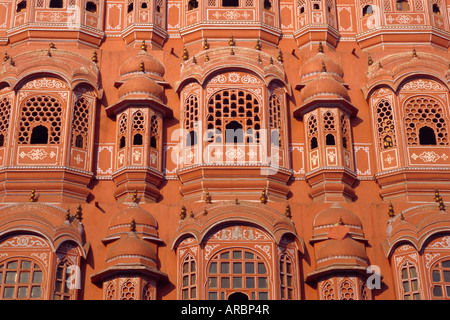 Palais des Vents (Hawa Mahal) pour dames en purdur à regarder de, Jaipur, Rajasthan, Inde Banque D'Images