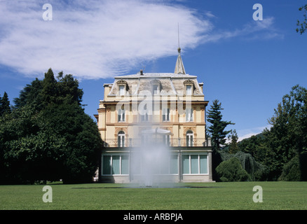 Une belle maison par les jardins de Villa Taranto Pallanza Lac Majeur Piémont Italie Banque D'Images