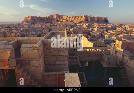 Vue de Fort de Jaisalmer, qui dispose de 99 bastions autour de sa circonférence, Jaisalmer, Rajasthan, India Banque D'Images