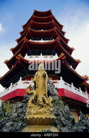 Temple chinois à Shanghai, ville portuaire sur la rivière Rejang, Sarawak, île de Bornéo, en Malaisie, en Asie Banque D'Images