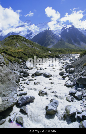 Le talonneur rivière qui coule du Glacier Hooker, Parc National du Mont Cook, Canterbury, île du Sud, Nouvelle-Zélande Banque D'Images