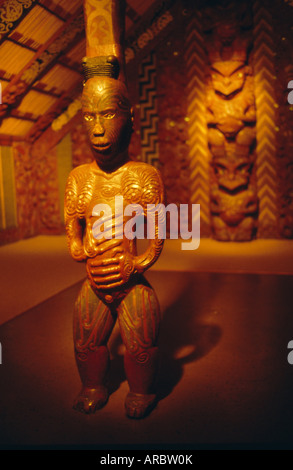 Sculptures de l'intérieur d'une maison de réunion, les Maoris de Nouvelle-Zélande, Pacifique Banque D'Images
