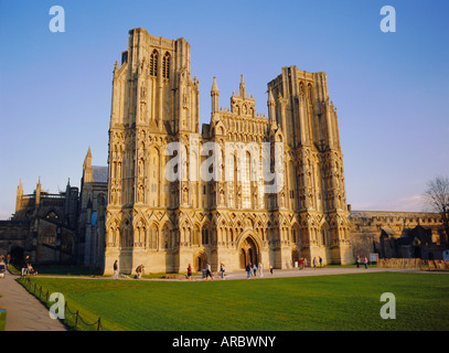 L'ouest de la cathédrale, à la fin de l'automne, soleil, Wells, Somerset, England, UK Banque D'Images