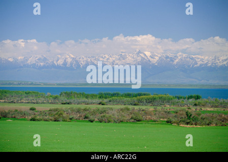 Le lac Issyk-Koul, deuxième plus grand lac de montagne, le Kirghizstan (Kirghizistan), FSU, l'Asie centrale, d'Asie Banque D'Images