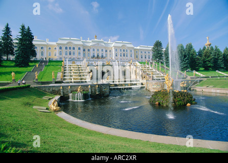 Le Palais d'été, Peterhof (Petrodvorets), près de Saint-Pétersbourg, Russie Banque D'Images