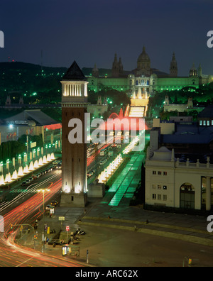 High angle view sur la Placa d'Espanya, fontaines en face du Musée National d'Art, Barcelone, Catalogne, Espagne Banque D'Images