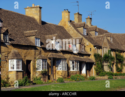 Cottages élisabéthain, Broadway, les Cotswolds, Hereford et Worcester, Angleterre, Royaume-Uni, Europe Banque D'Images