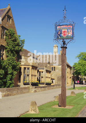 Russell's sign, Broadway, les Cotswolds, Hereford et Worcester, Angleterre, Royaume-Uni, Europe Banque D'Images