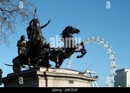 Londres statue de la Reine Boudicca char cheval partie de la Grande Roue grande roue du millénaire de l'œil Banque D'Images