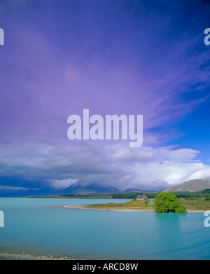 Deux pouce gamme, l'Église du Bon Pasteur sur la rive du lac Tekapo, Canterbury, île du Sud, Nouvelle-Zélande Banque D'Images