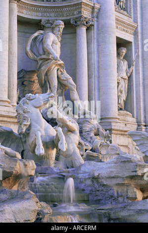 Détail de la 18e siècle, Fontana di Trevi, Piazza di Trevi, Rome, Latium, Italie, Europe Banque D'Images