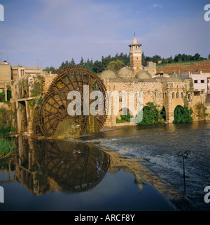Mosquée al Nuri et waterwhells sur le fleuve Oronte, Hama, en Syrie, au Moyen-Orient Banque D'Images