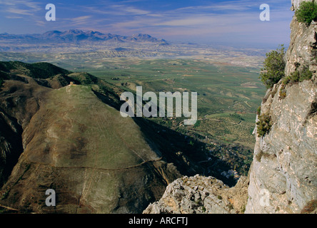 Vue depuis le Parc National de Cazorla, d'une oliveraie en distance, province de Jaén, Andalousie, Espagne (Andalousie), Europe Banque D'Images