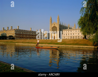 Punt sur le dos, rivière Cam, Kings College, Cambridge, Cambridgeshire, Angleterre, Royaume-Uni, Europe Banque D'Images