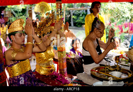 Bali Ubud Indonésie mariage épouser priestess mariage Banque D'Images