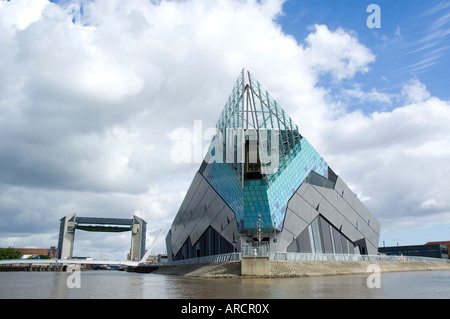 La vie marine profonde, attraction touristique à Kingston Upon Hull. Coup de Humber River, montrant également la barrière contre les inondations de la marée. Banque D'Images