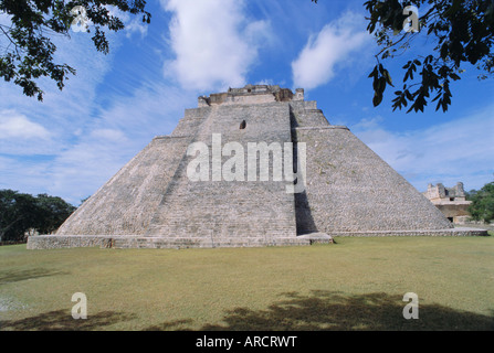 Pyramide du Magicien au site Maya d'Uxmal, Yucatan, Mexique, Amérique Centrale Banque D'Images