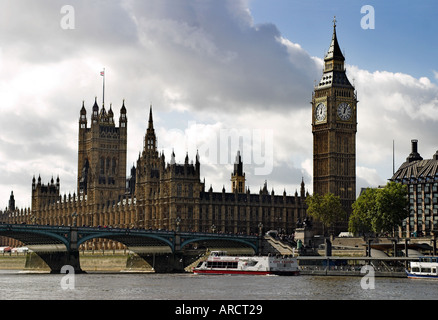 UK Angleterre Londres Tamise Chambres du Parlement Banque D'Images