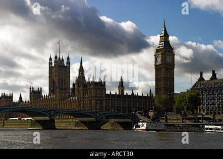 UK Angleterre Londres Tamise Chambres du Parlement Banque D'Images