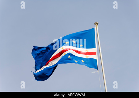 Drapeau dans la vieille ville de Praia sur le plateau, Praia, Santiago, Cap Vert, Afrique du Sud Banque D'Images