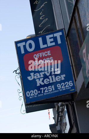 Étages de bureaux pour laisser les agents immobiliers board sign in Smithfield City de Londres GO UK Banque D'Images
