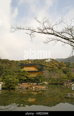 Kyoko-chi (l'étang miroir) dans l'enceinte du pavillon d'Or (Temple Kinkaku-ji, Kinkakuji), Kyoto, Japon Banque D'Images