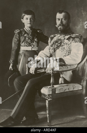Carte postale photographique du tsar Nicolas II de Russie et le Czarevitch vers 1910 Banque D'Images