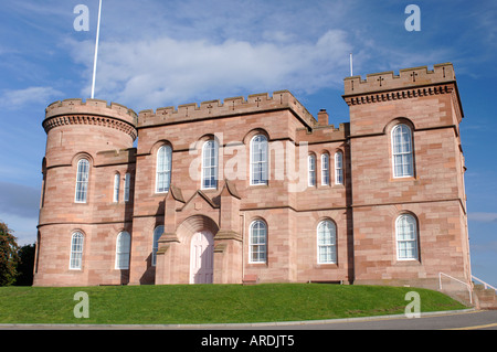 Le Château d'Inverness surplombant la rivière Ness, Highand Région. L'Écosse. XPL 3540-344 Banque D'Images