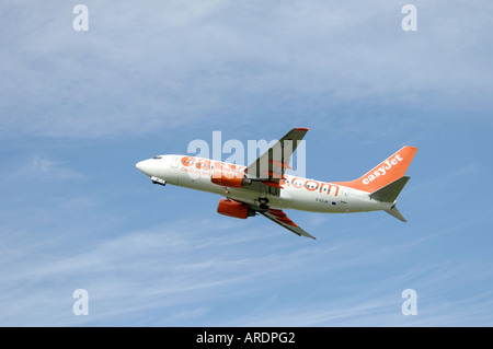 Easy Jet 737-700 au départ l'aéroport d'Inverness pour Londres. 3663-354 XAV Banque D'Images