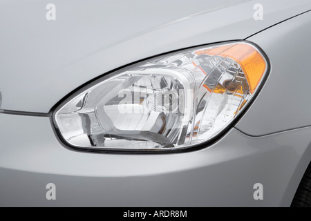 2007 Hyundai Accent SE en argent - Phare Banque D'Images