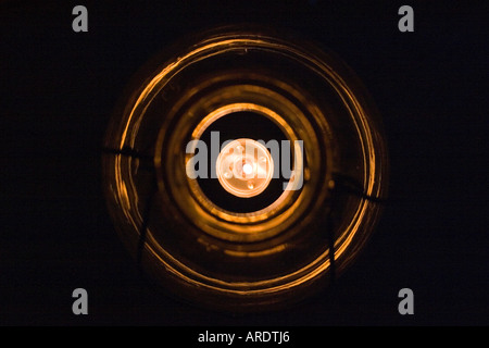 Lumignon flamme de bougie en verre fumé à col de bouteille titulaire vu du dessus Banque D'Images