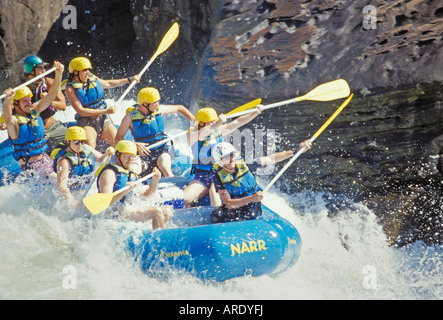 En appuyant sur le rocher, Gauley River National Recreation Area, and RV Park, West Virginia, USA Banque D'Images