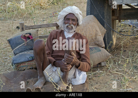 À l'opérateur de chameau chameau de Pushkar juste en Inde Banque D'Images