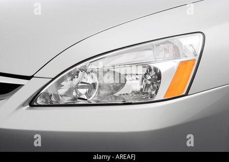 2006 Honda Accord Hybrid en argent - Phare Banque D'Images