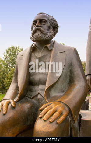 Le Marx Engels Monument Berlin Allemagne Banque D'Images