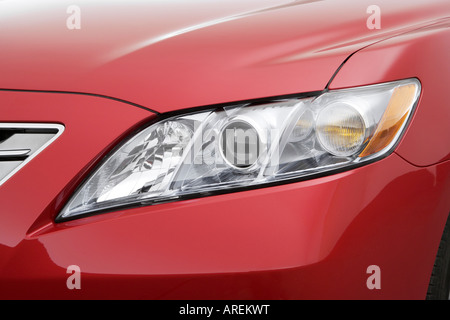 2007 Toyota Camry hybride 2008 en rouge - Phare Banque D'Images