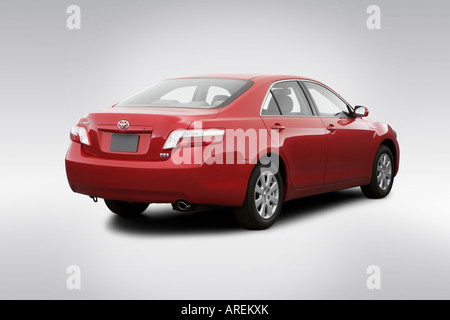 2007 Toyota Camry hybride 2008 en rouge - angle de vue arrière Banque D'Images