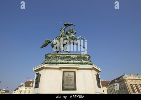 Le Prince Eugène statue en face de la Bibliothèque nationale au complexe du Hofburg, Vienne Autriche Banque D'Images