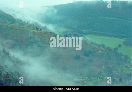 Tôt le matin sur le Horseshoe Pass, au nord du Pays de Galles, UK [2] Banque D'Images