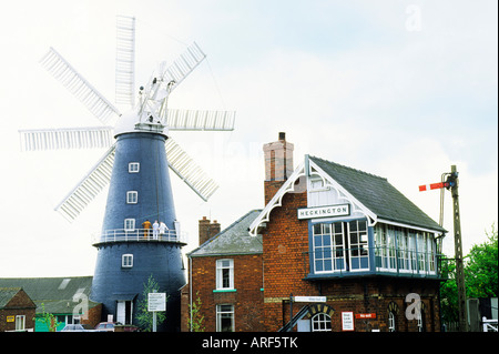 Heckington moulin Lincolnshire railway signal fort conservé England UK 8 huit voiles navigué tower mill Banque D'Images