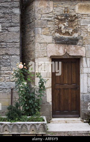 Immeuble pierre de Châteauneuf en Auxois Côte d'Or France Banque D'Images