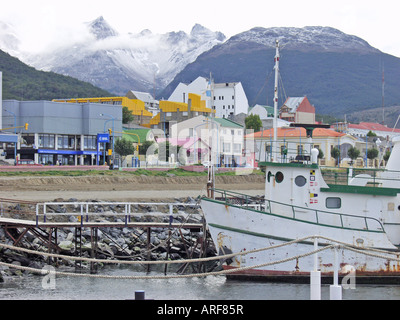 Un bateau amarré à Ushuaia, Argentine près du fond de l'Amérique du Sud Banque D'Images