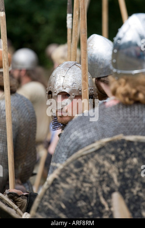 Dans Spearman casque avec protège-nez à un festival de reconstitution viking au Danemark Banque D'Images