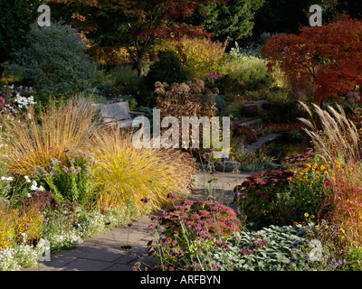 Jardin en contrebas en automne, karl foerster jardin, Potsdam, Allemagne. design : Karl foerster Banque D'Images