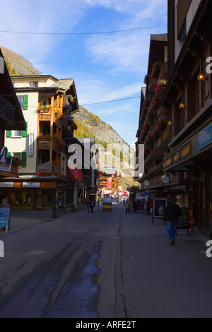 Scène de rue à Zermatt Suisse Banque D'Images