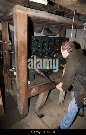 La liquidation de Derby Whitehurst horloge de l'église à Tideswell To Banque D'Images