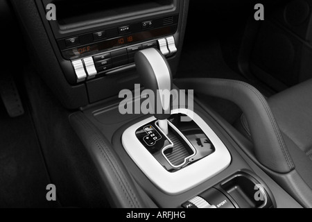 2008 Porsche Cayenne V6 en argent - console/centre de commande Banque D'Images