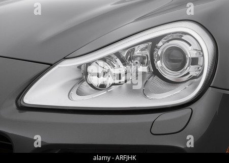 2008 Porsche Cayenne Turbo en gris - Phare Banque D'Images