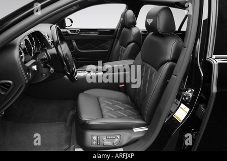 2007 Bentley Continental Flying Spur dans noir - sièges avant Banque D'Images