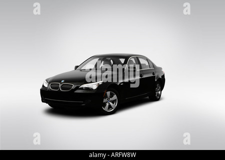 2008 BMW 5-series 528xi en noir - angle de vue avant Banque D'Images